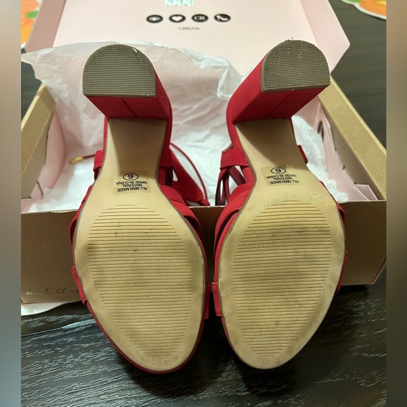 Heels - Picture 4 of 10